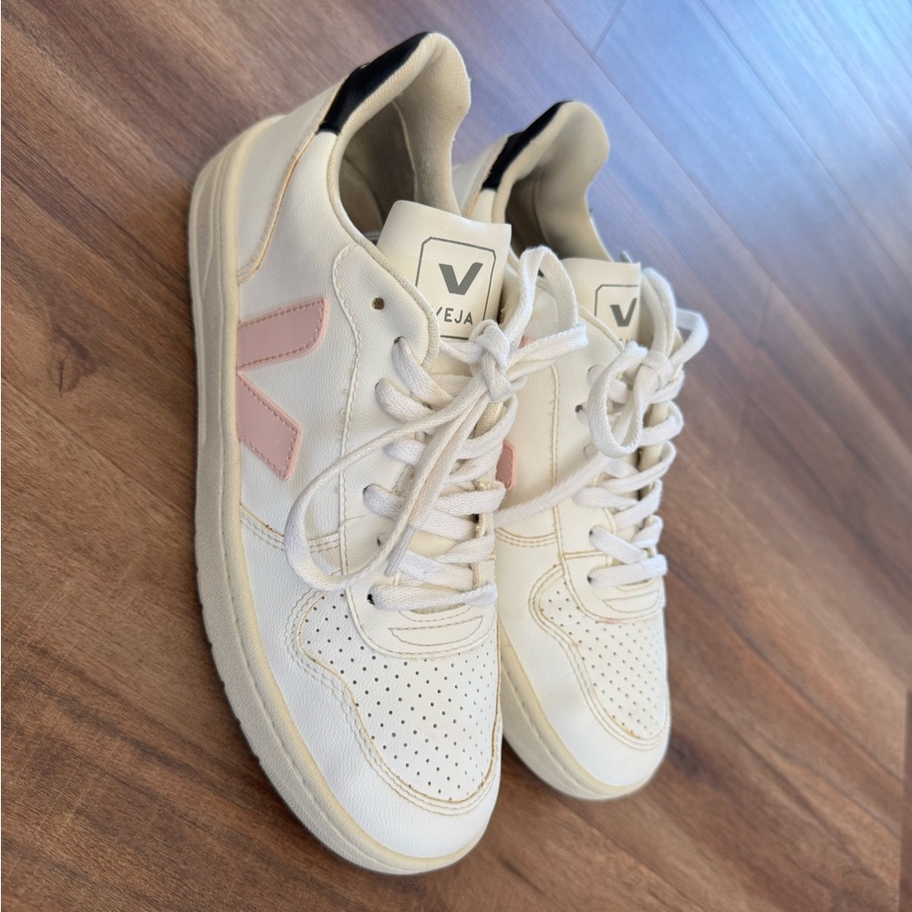 Veja V-10 WHITE PINK size 9